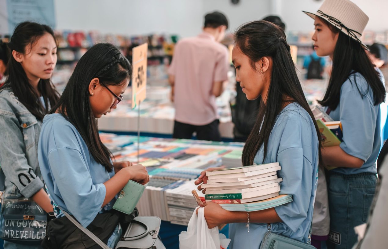 Who’s Afraid of the Big Bad Wolf? Book sale comes to Manila